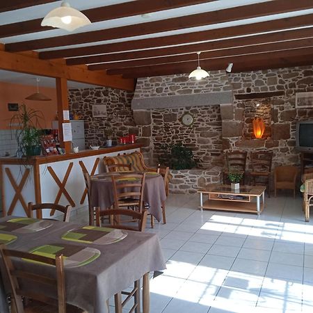 Chambres D'Hotes Le Petit Angle Saint-Broladre Exterior foto