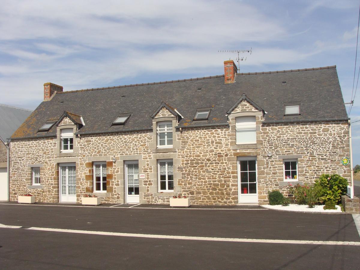 Chambres D'Hotes Le Petit Angle Saint-Broladre Exterior foto